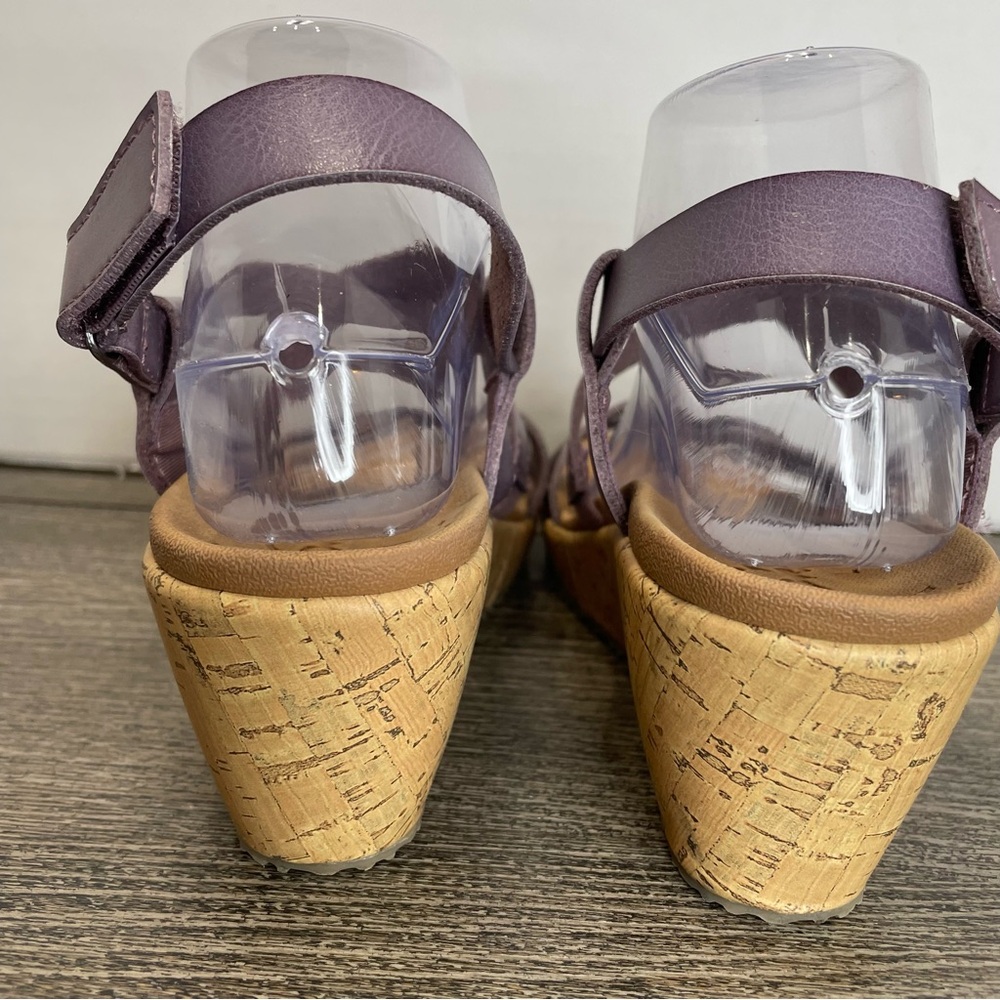 Sketchers Women's Strappy Wedge Sandals - Purple Size 9.5. Gently worn. - Picture 4 of 10